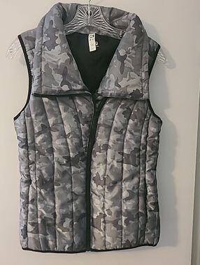 4-U Performance Gray Camo Womens Quilted Puffer Vest Funnel Collar